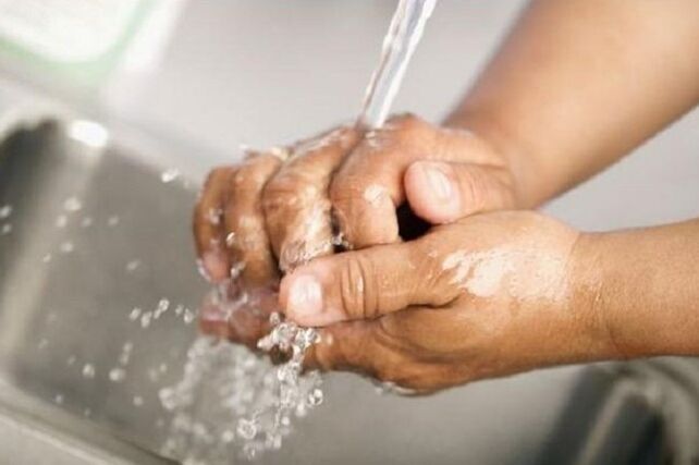 Infektion durch Wasser in einer Wasserversorgung